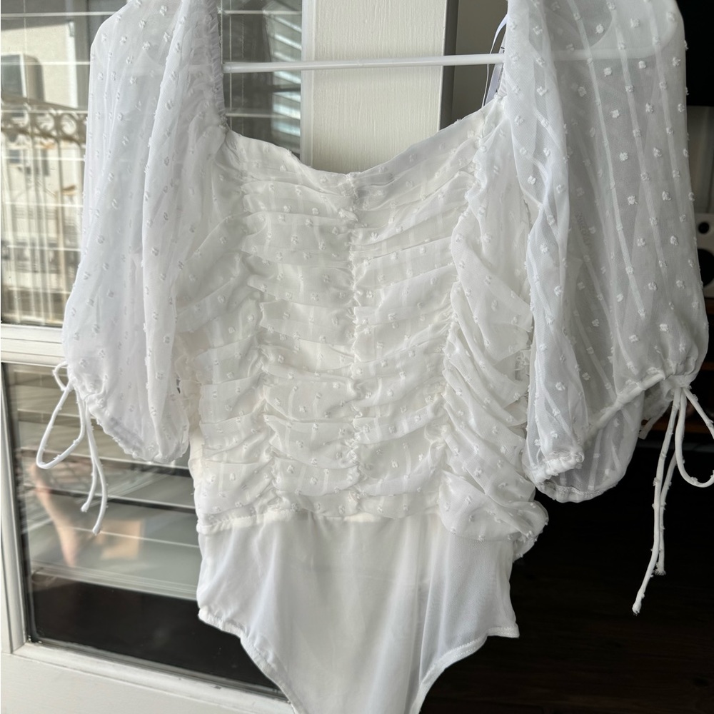 NWOT lulus white lace bodysuit size S